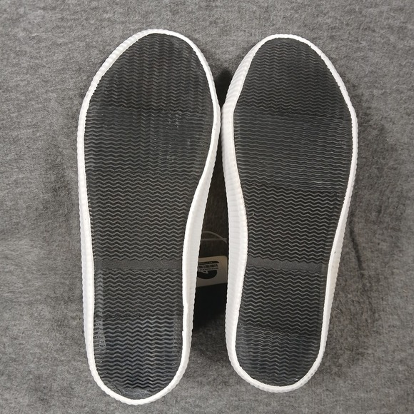 Cat & Jack Size 4 Youth Black/Arlie Sneakers with Blue Laces 077040995 NWT - Picture 3 of 6